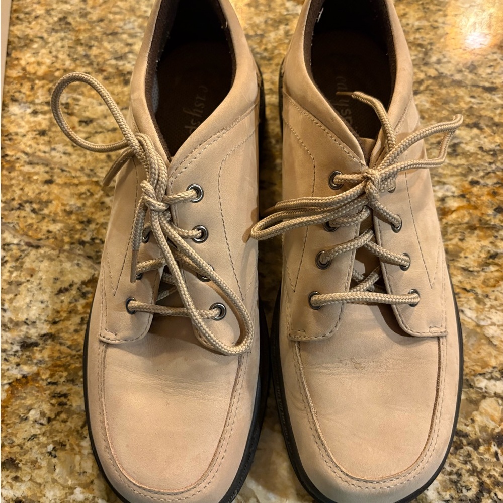 Easy Spirit Women's Tan Oxfords
